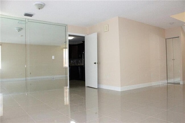 11759 SW 1st St in Coral Springs, FL - Foto de edificio - Building Photo