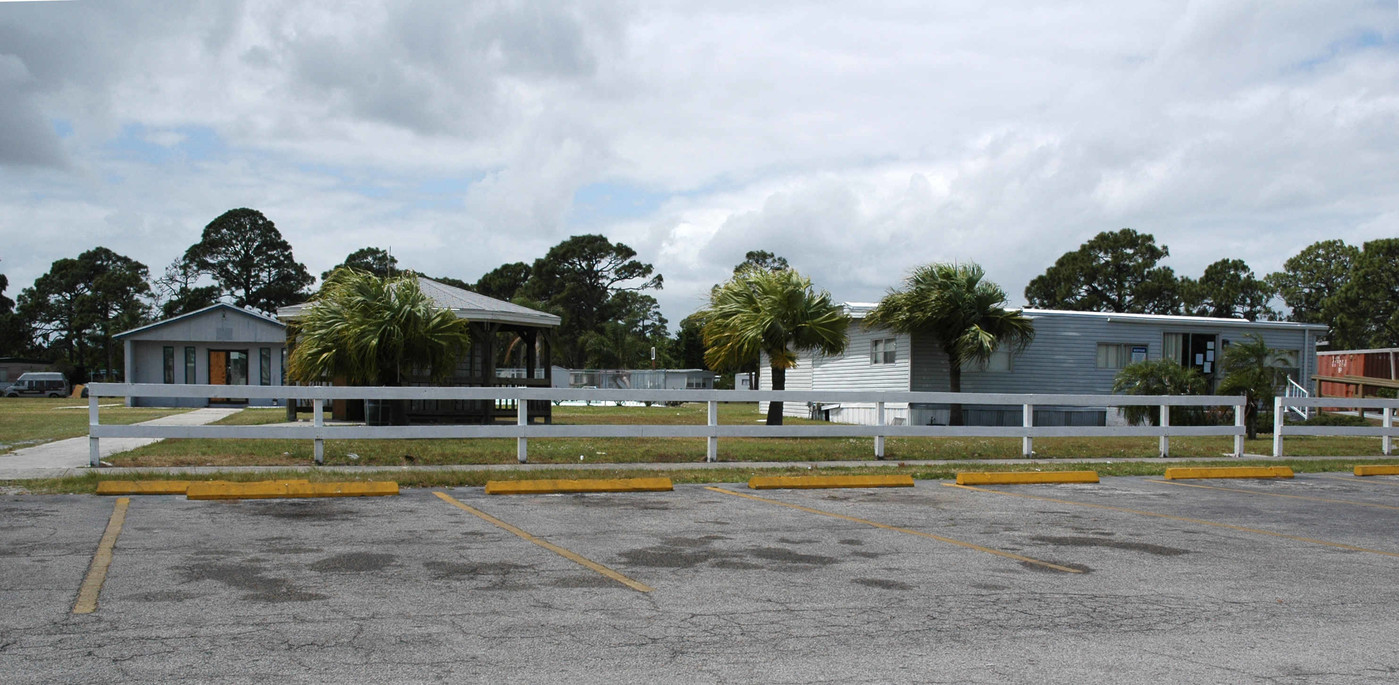 Meadow Mobile Home Park in Melbourne, FL - Building Photo