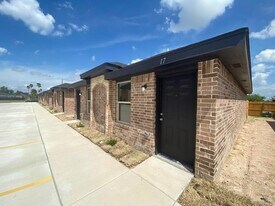 1105 W Kennedy St in Pharr, TX - Building Photo