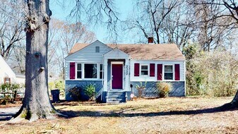 2320 Vanderbilt Rd in Charlotte, NC - Building Photo