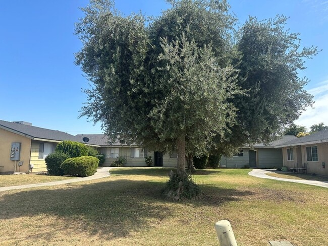 property at 2515-2519 W Hemlock Ct
