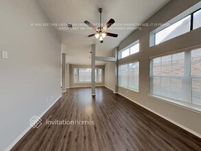 2052 Wanderlust Dr in Lewisville, TX - Foto de edificio - Building Photo