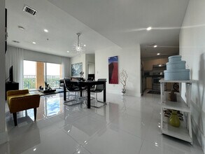 2280 SW 32nd Ave, Unit SI ID1056261P in Miami, FL - Foto de edificio - Building Photo