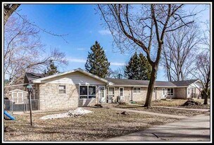 613 E Washington St, Unit 615 in New London, WI - Building Photo