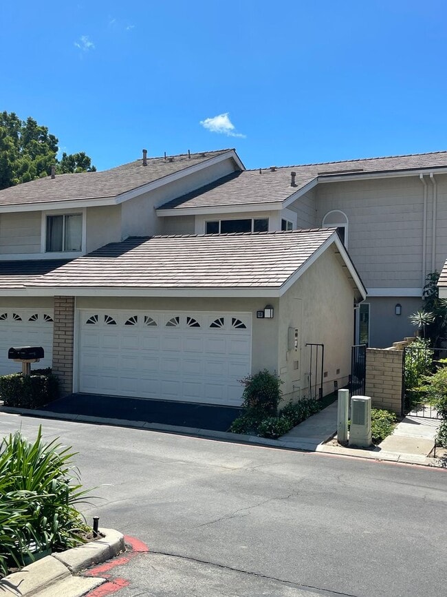 15 Glenhurst in Irvine, CA - Building Photo - Building Photo