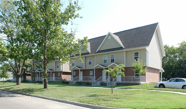 1180 SW Buchanan St in Topeka, KS - Foto de edificio - Building Photo