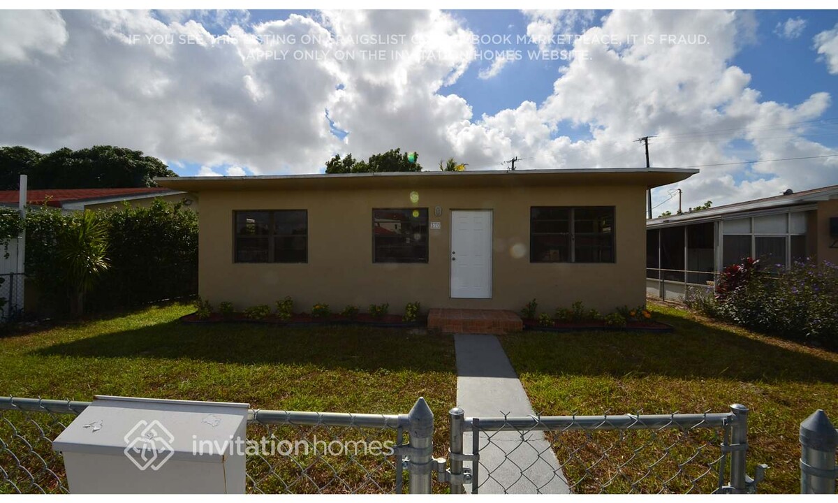 370 W 11th St in Hialeah, FL - Building Photo