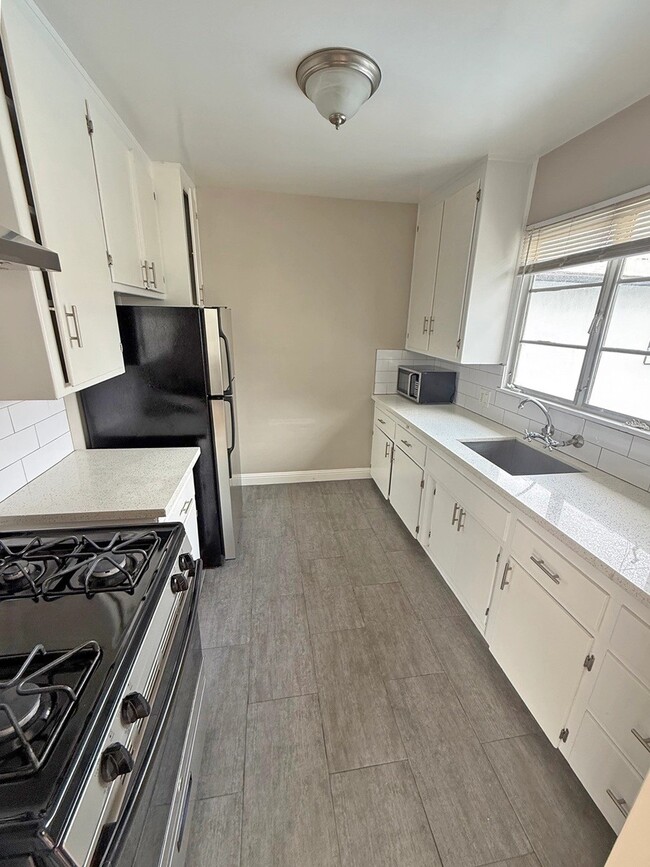 1411 Laurel Ave, Unit 17