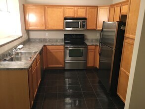 600 Grandview Ct in Iowa City, IA - Building Photo - Building Photo