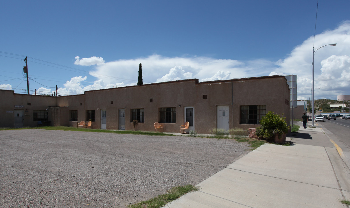 Dude Motel & Apartments in Truth Or Consequences, NM - Foto de edificio