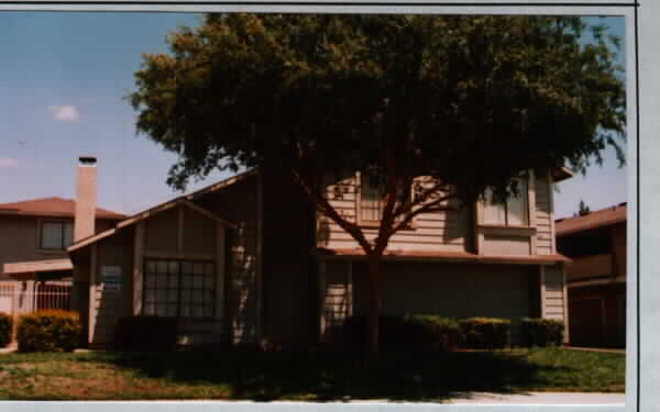 136 Lassen Pl in Ontario, CA - Building Photo