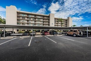 1324 Pasadena Ave S in South Pasadena, FL - Building Photo