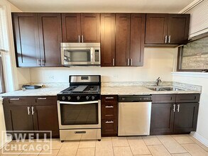 2432 N Milwaukee Ave, Unit 2 in Chicago, IL - Building Photo - Building Photo