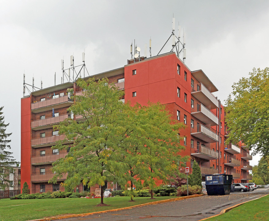 Capri Apartments in St Catharines, ON - Building Photo