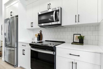 7462 Klapstein Cres SW, Unit Main Unit in Edmonton, AB - Building Photo - Building Photo