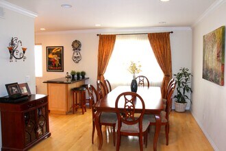 9426 Via Patricia in Burbank, CA - Building Photo - Building Photo