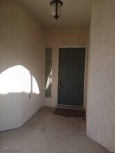 2983 Scenic Valley Way in Henderson, NV - Foto de edificio - Building Photo