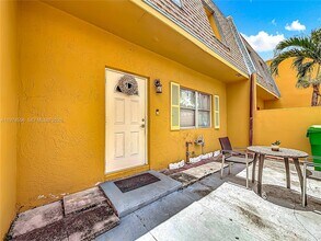 2686 NW 60th Way in Sunrise, FL - Building Photo - Building Photo