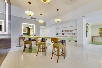 123 S Green St in Chicago, IL - Building Photo - Building Photo