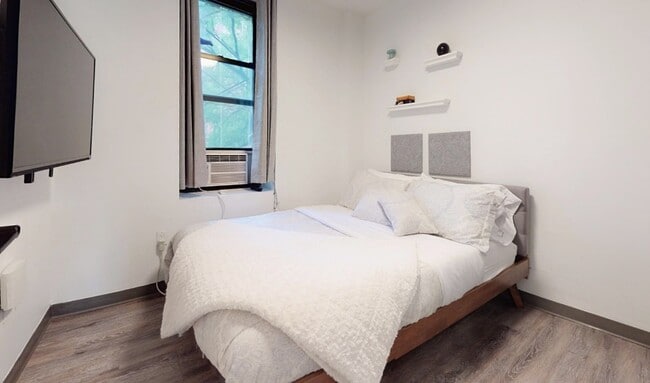 15 E 11th St-Unit -4J in New York, NY - Building Photo - Building Photo