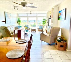 2333 Indian River Blvd, Unit Riverview in Vero Beach, FL - Building Photo