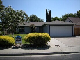 167 Quincy Ct in Vacaville, CA - Building Photo