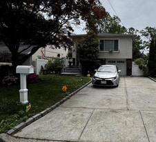 71 E Lido Promenade in Lindenhurst, NY - Building Photo