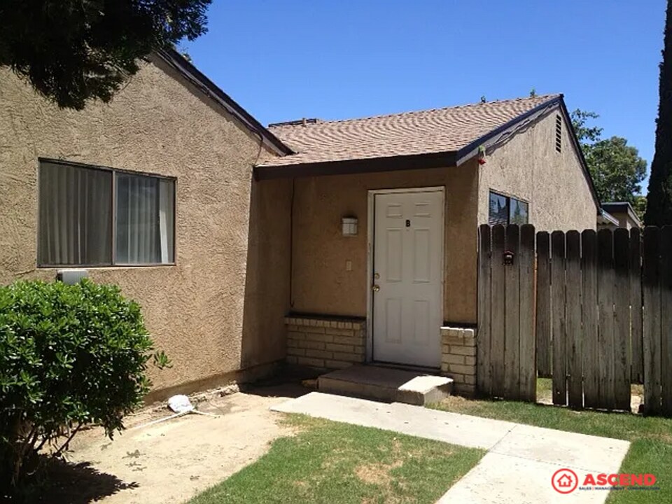5619 Wilson Rd in Bakersfield, CA - Foto de edificio