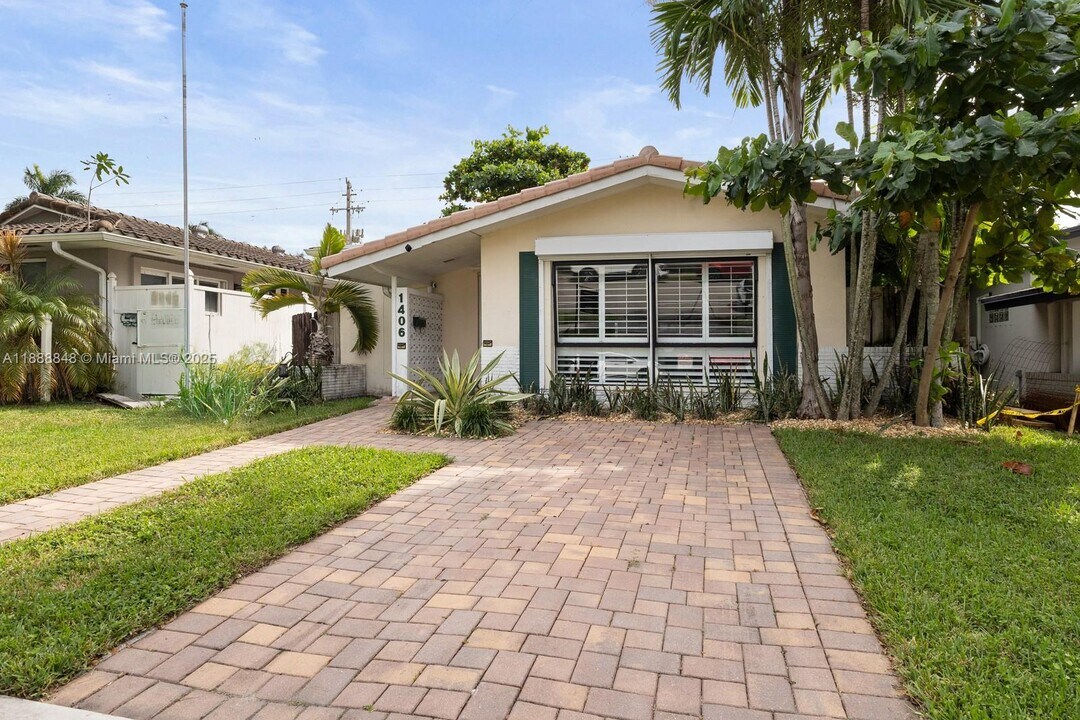 1406 Polk St in Hollywood, FL - Foto de edificio