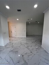 3669 Crimson Ln in Ft. Myers, FL - Foto de edificio - Building Photo