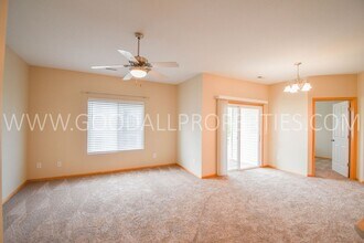 10320 Norfolk Dr in Johnston, IA - Building Photo - Building Photo