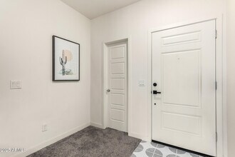 2256 W Laurie Ln in Phoenix, AZ - Building Photo - Building Photo