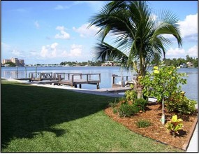 Westwinds Waterfront Resort in Treasure Island, FL - Building Photo - Building Photo