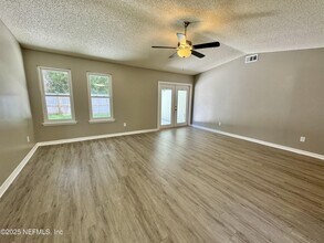 3625 Lumberjack Way in Jacksonville, FL - Building Photo - Building Photo