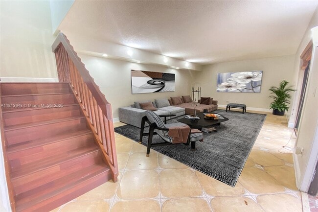6535 W 24th Ct in Hialeah, FL - Building Photo - Building Photo