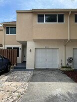 8244 NW 9th St in Plantation, FL - Building Photo