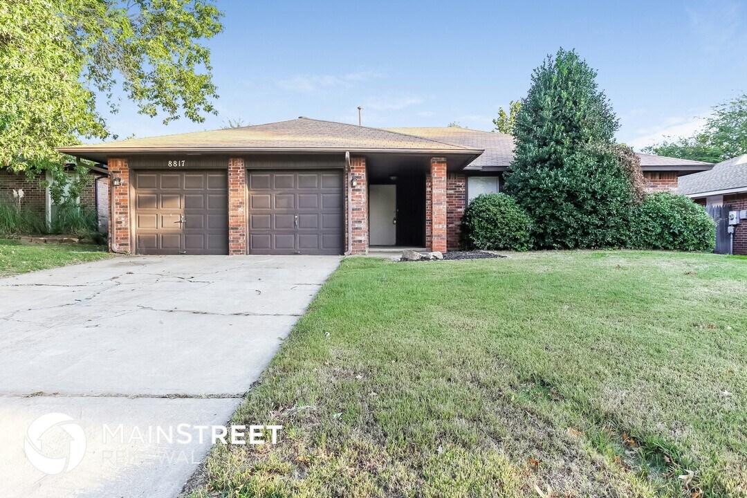 8817 NW 82nd St in Oklahoma City, OK - Foto de edificio