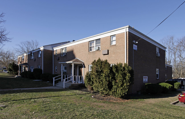 Havard Apartments in North Brunswick, NJ - Foto de edificio - Building Photo