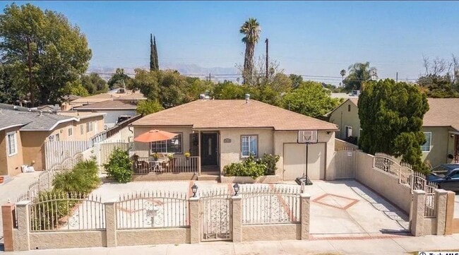property at 7914 Agnes Ave