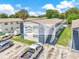 861 SW 74th Terrace in North Lauderdale, FL - Building Photo