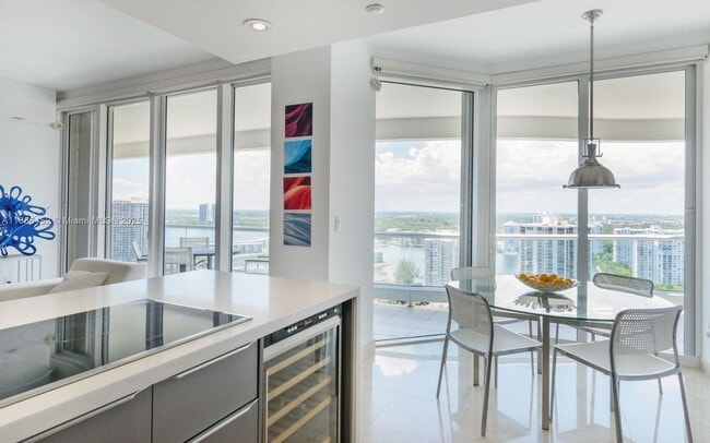 7000 Island Blvd in Aventura, FL - Building Photo - Building Photo