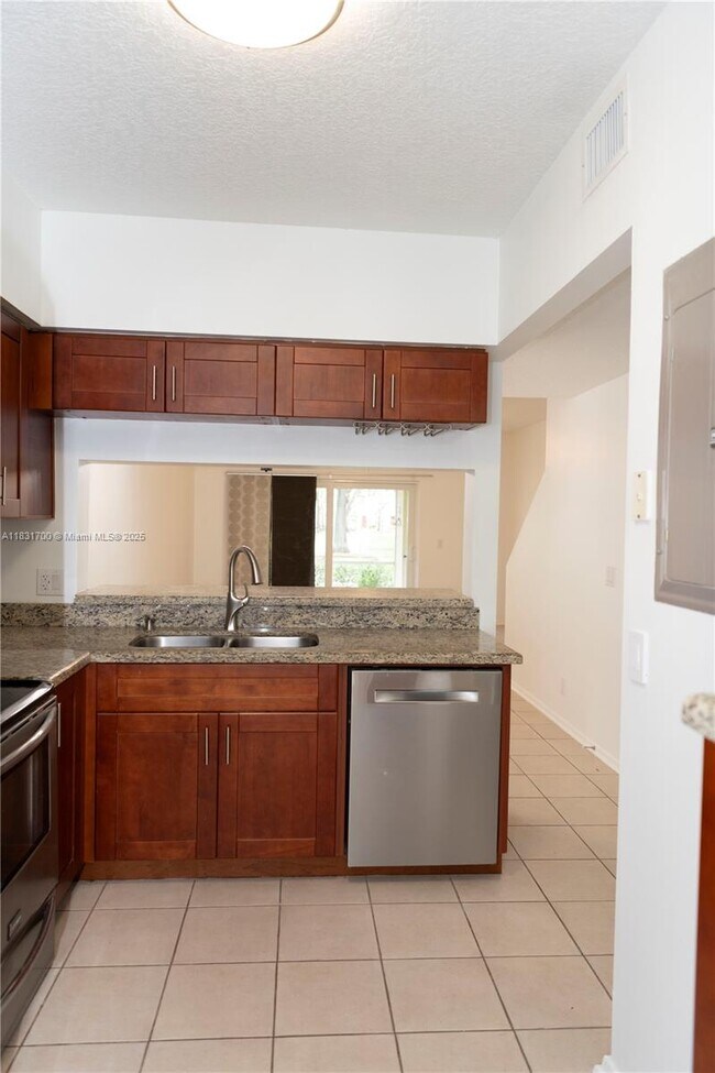 150 SW 96th Terrace in Plantation, FL - Building Photo - Building Photo