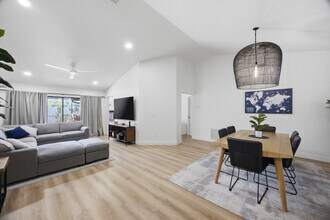 2212 Lake Bay Way in Brandon, FL - Building Photo - Building Photo