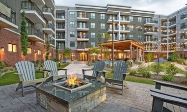 6400 Blue Stone Rd, Unit 2115 in Sandy Springs, GA - Foto de edificio - Building Photo