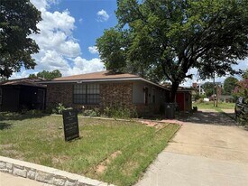 107 Ray St in Arlington, TX - Building Photo