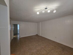 1515 NE 125th Terrace in North Miami, FL - Foto de edificio - Building Photo