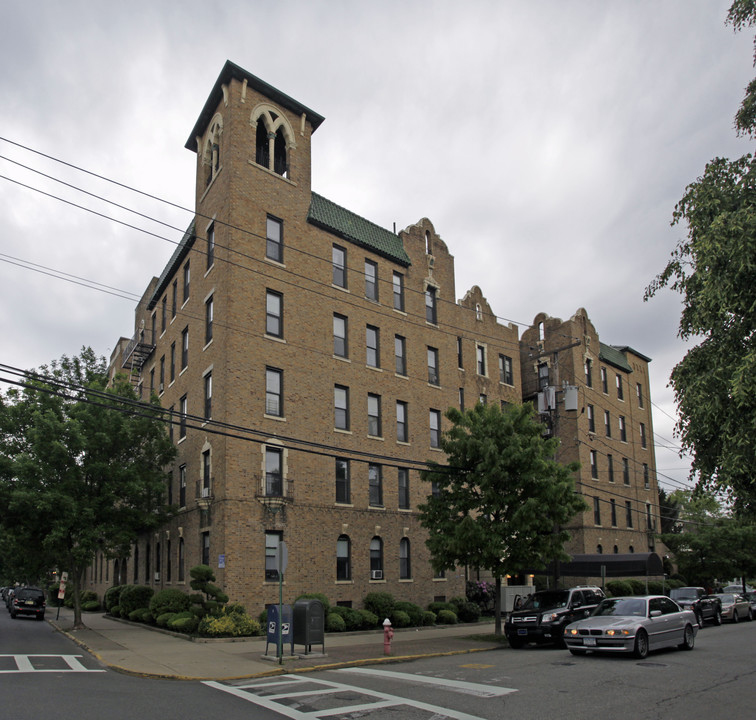 65 Bergen Ave Apartments in Ridgefield Park, NJ - Building Photo