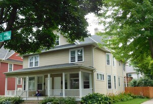 916 Laurel Ave, Unit 916 Laurel Avenue in St. Paul, MN - Building Photo