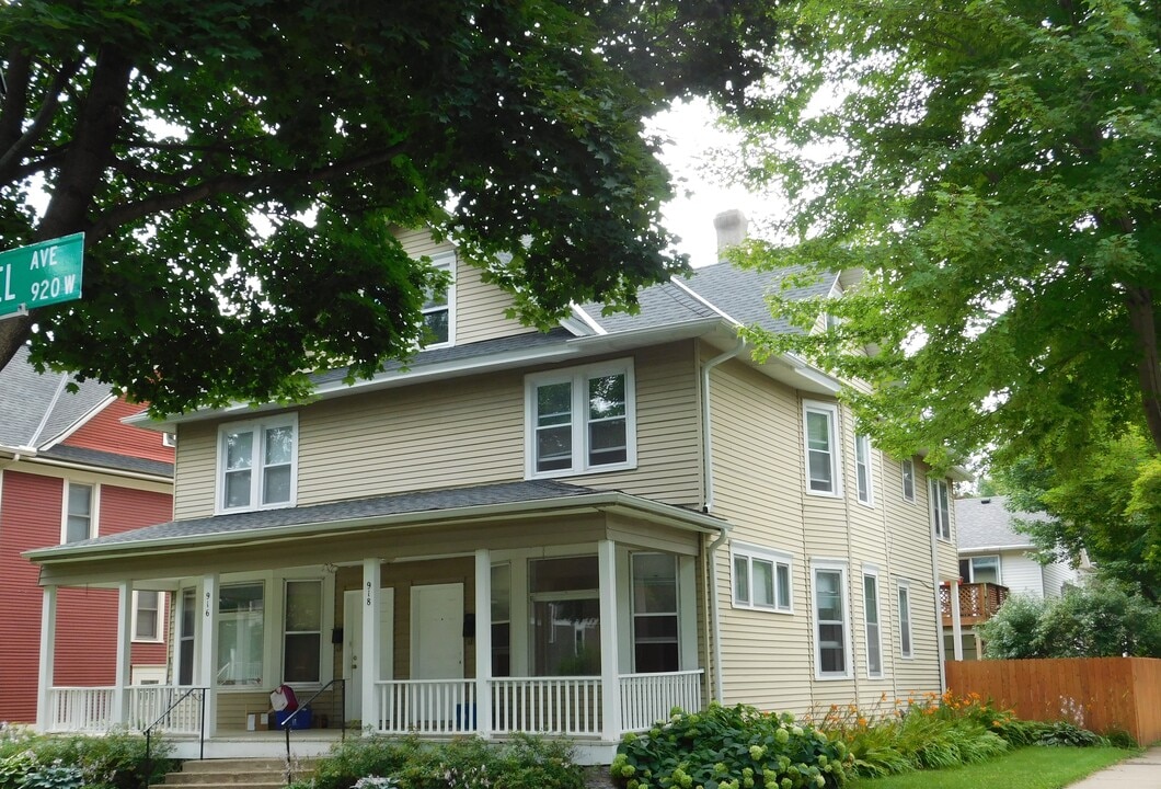 916 Laurel Ave, Unit 916 Laurel Avenue in St. Paul, MN - Building Photo