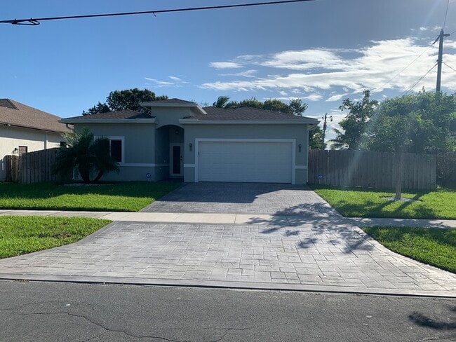 434 NW 21st Ave in Pompano Beach, FL - Building Photo - Building Photo
